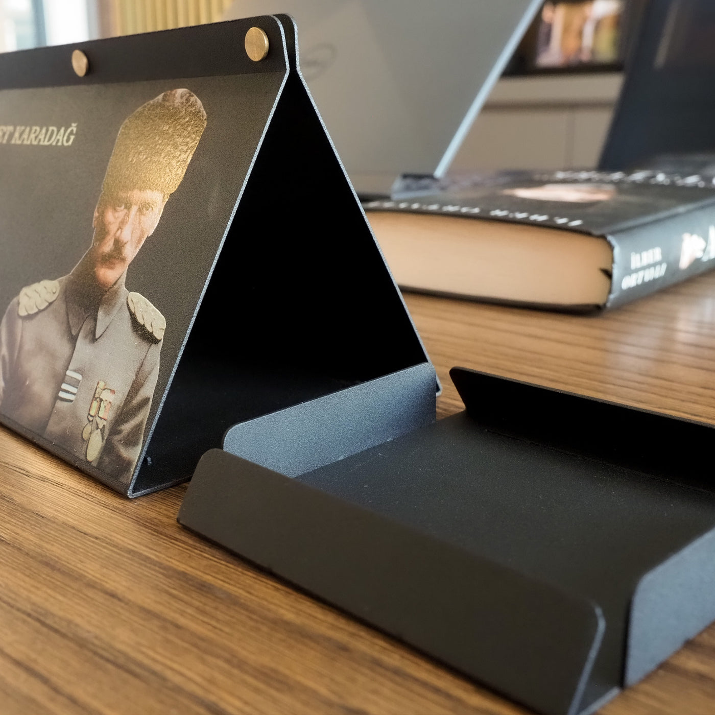 Kişiye Özel Metal Masa Takvimi ve Organizer - APH239
