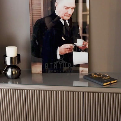 Atatürk Kahve İçerken 02 Cam Tablo - ATC053